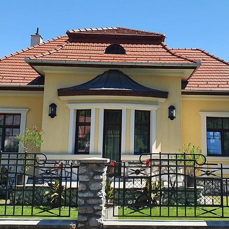 Varkert Deluxe Apartmanhaz Miskolc Exterior photo