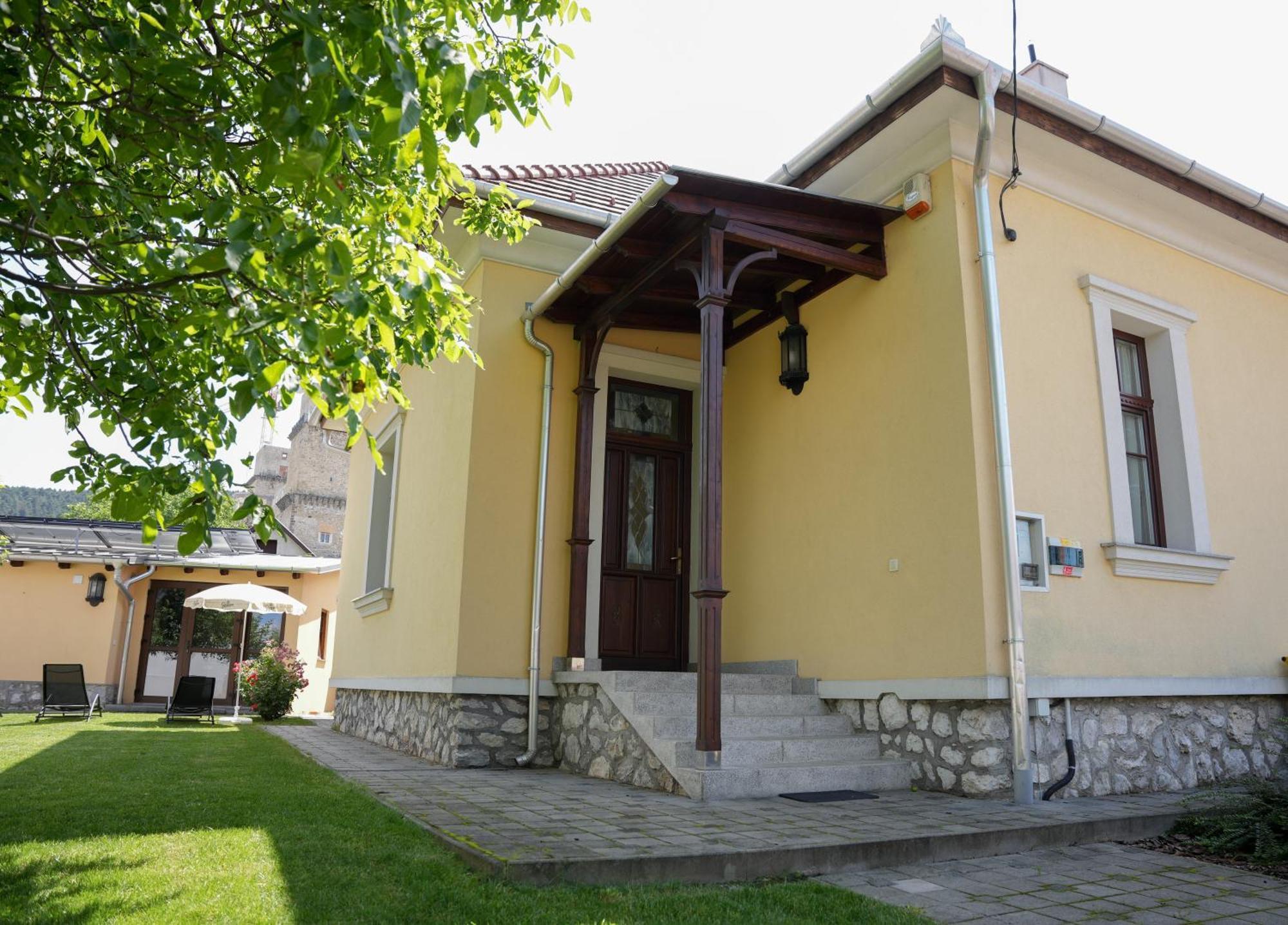 Varkert Deluxe Apartmanhaz Miskolc Exterior photo